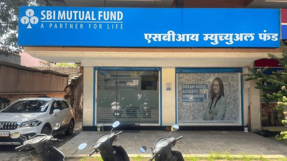 SBI to Divest 6.3% Stake in SBI Mutual Fund Ahead of 2026 IPO; AMUNDI to Offload 3.7%