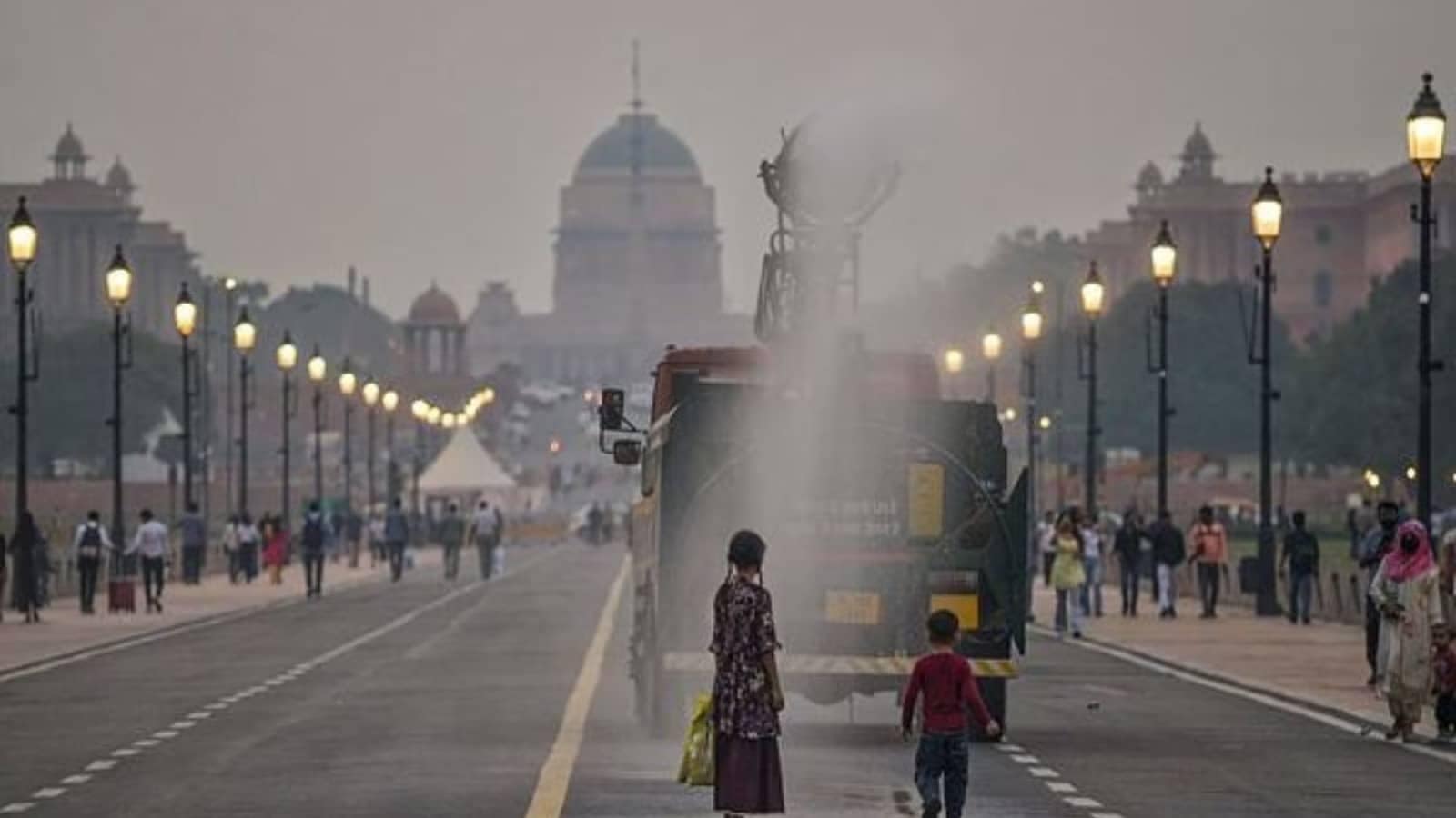 Dense Smog Engulfs Delhi: Air Quality Edges Closer To ‘Severe’ Category; AQI Flares To 391