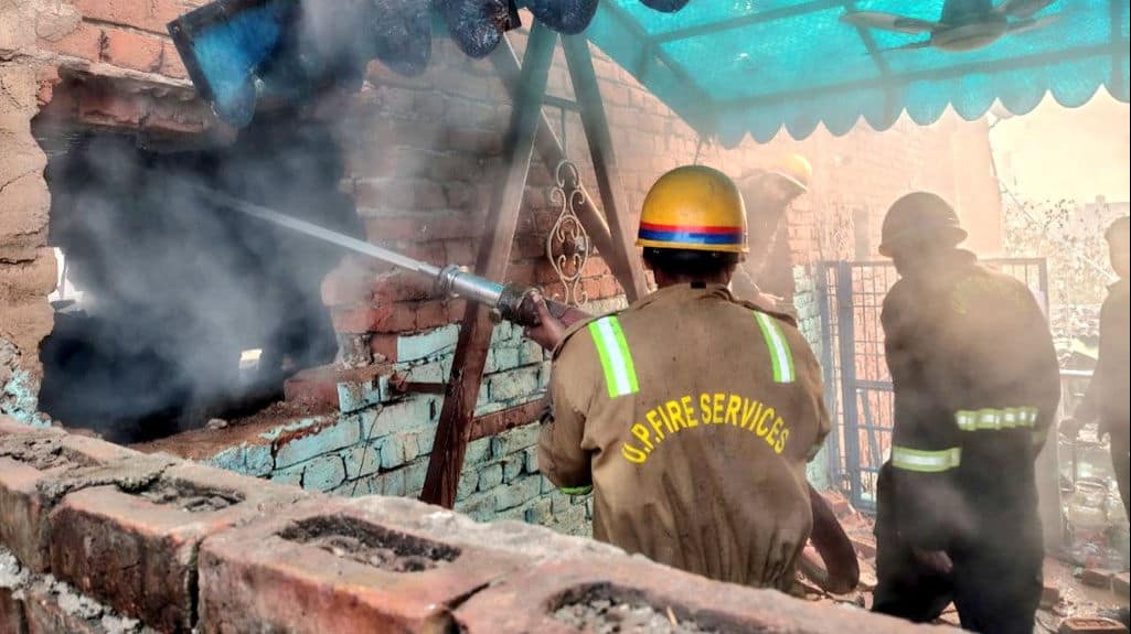 Ghaziabad Tragedy: Woman, 3 Minors Die as Fire Engulfs Home-Based Tracksuit Factory