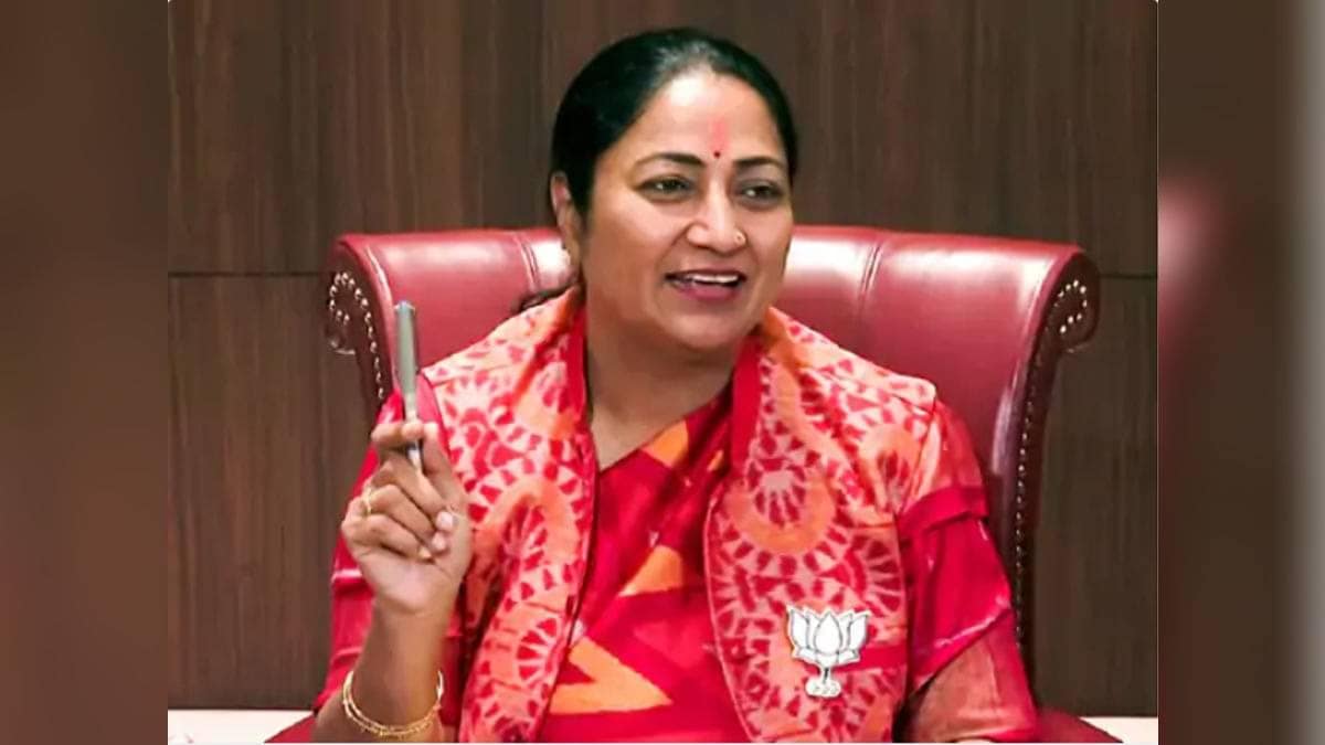 Delhi CM Rekha Gupta Announces Govt Holiday on Chhath Puja