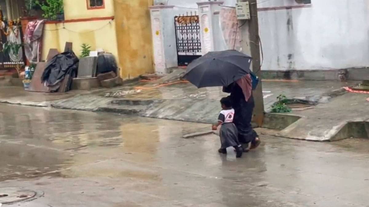 Cyclone Montha Alert: IMD Predicts Heavy Rainfall Over Eastern, Southern Telangana