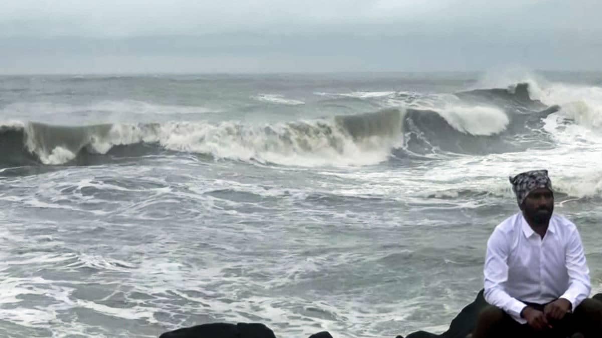 Cyclone Ditwah: Schools And Colleges Shut In Puducherry on Monday