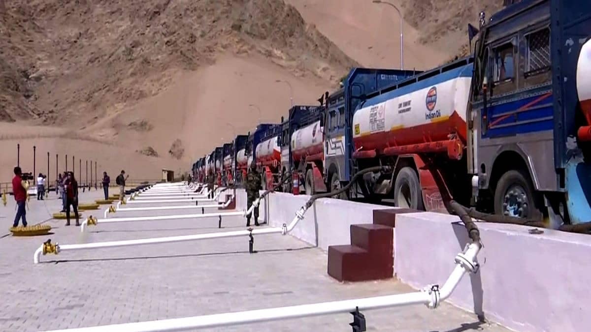 Russian Oil Curbs to Slash Crude Prices, Boost IOC-BPCL-HPCL Margins in 2026