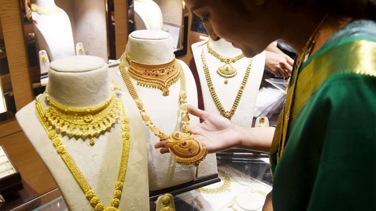 Gold Loans Surge 128% to ₹3.38 Lakh Cr: RBI Flags Household Shift to Asset-Backed Borrowing