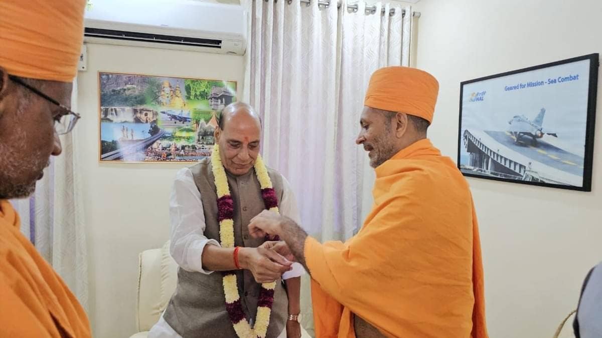 Rajnath Singh Meets BAPS Saints in Nashik, Shares Diwali Greetings and Praises Their Global Service