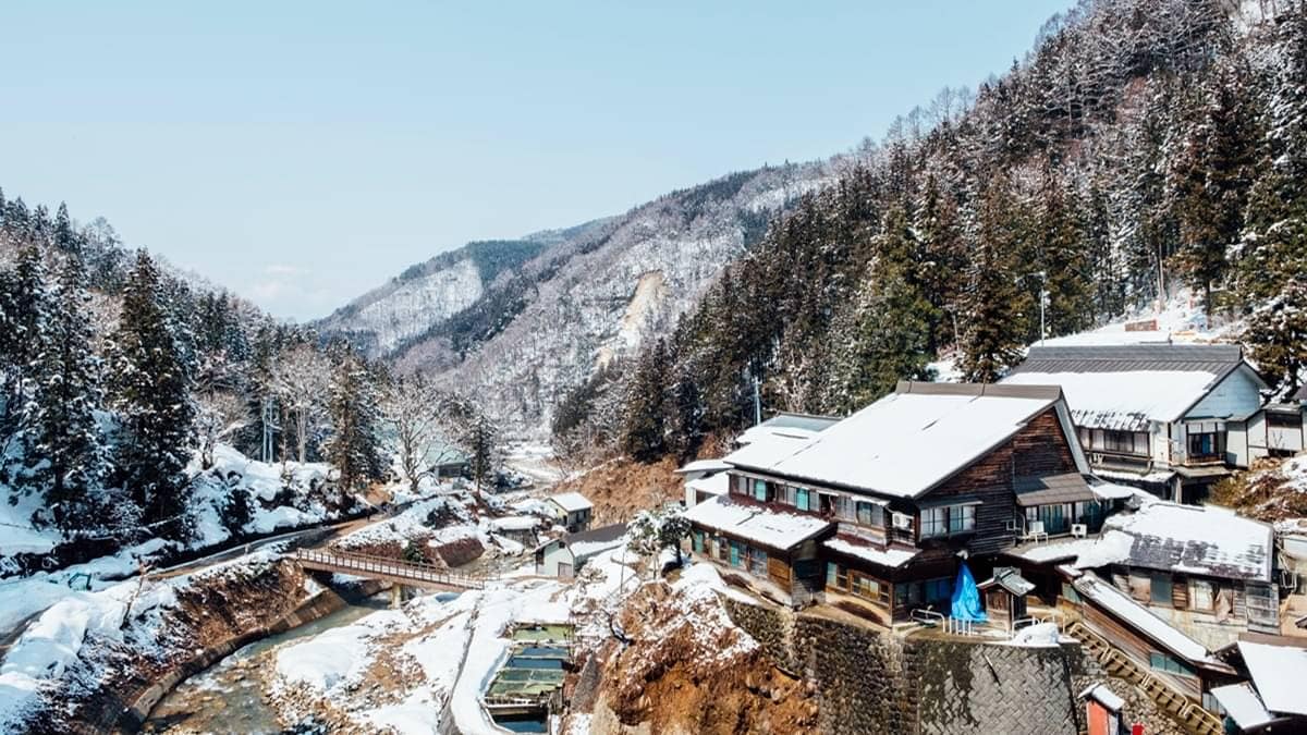 New Year 2026: Visit These 5 Places To Witness Snowfall Near Delhi This December