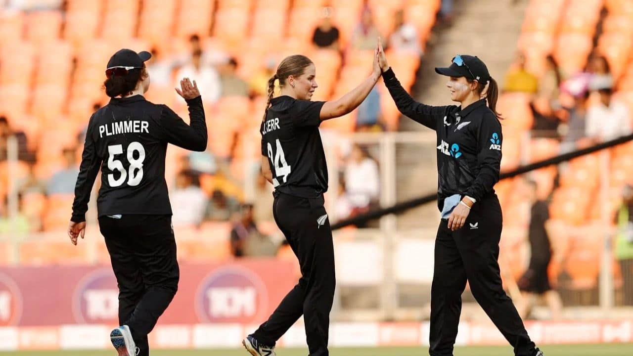 New Zealand’s Kerr Sisters Restrict India To 227 In The 1st Women’s ODI