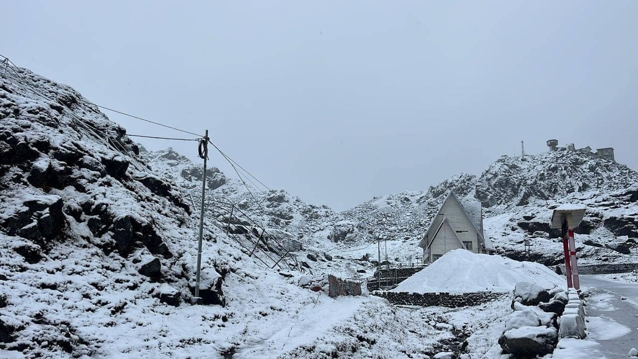 Heavy Snowfall Blankets India-China Border; Red Alert Issued In Sikkim
