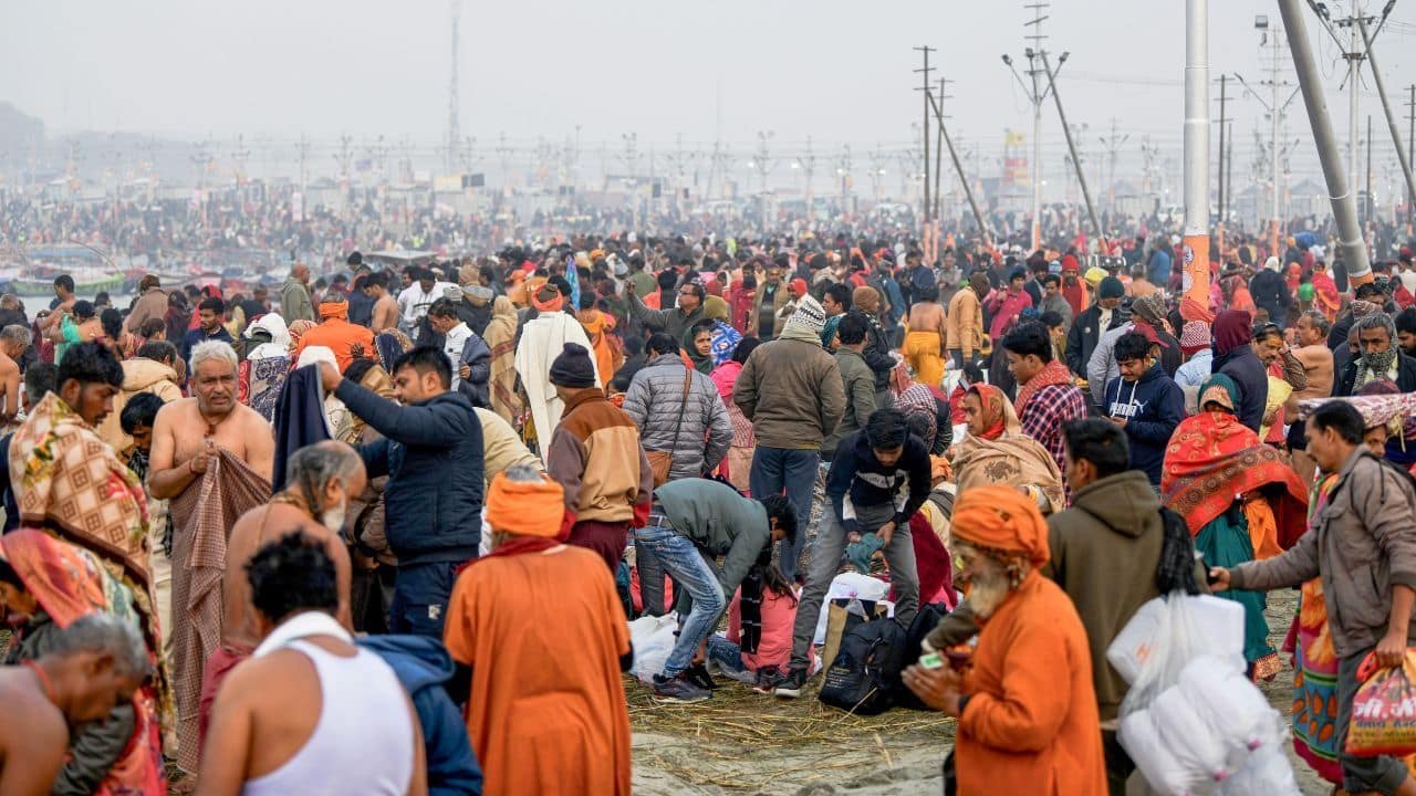UP Police Set Up Floating Chowki as Maha Kumbh Begins With Paush Purnima at Triveni Sangam