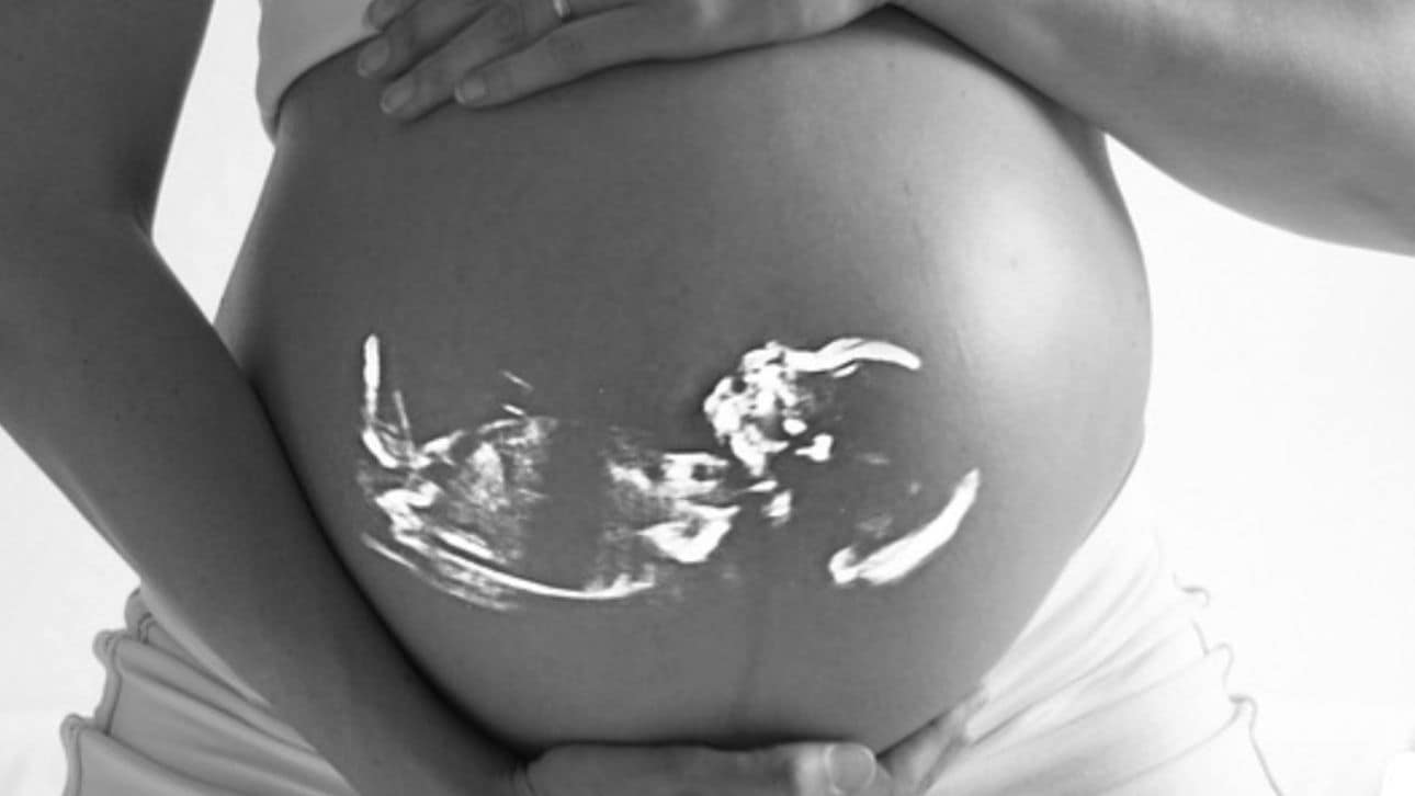 Gujarat Horror: 16-Year-Old Girl Gets Pregnant With Minor Boy She Met on Instagram, Throws Foetus Near Drain in Surat