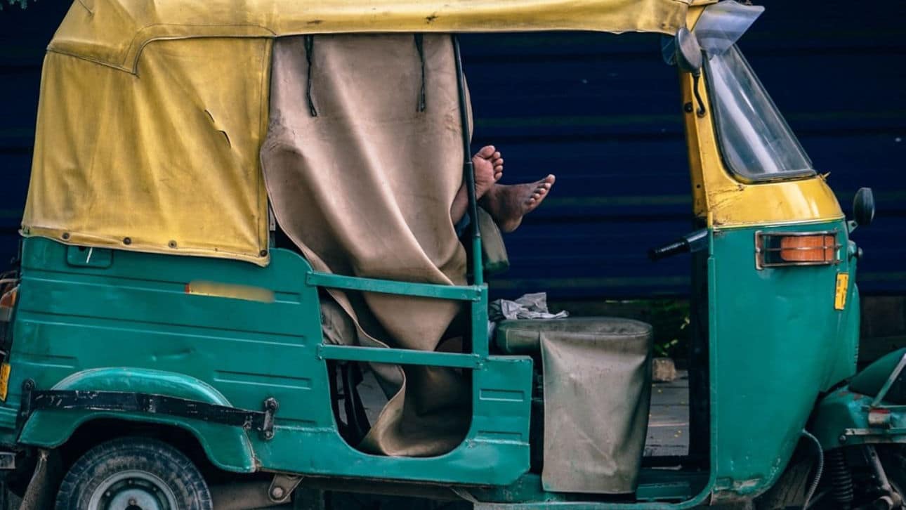 Mumbai Horror: 20-Year-Old Girl Raped by Auto Rickshaw Driver, Found in Unconscious State Near Ram Mandir Station