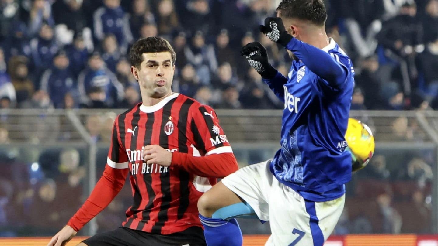 Christian Pulisic limps out of AC Milan match sparking new injury fears