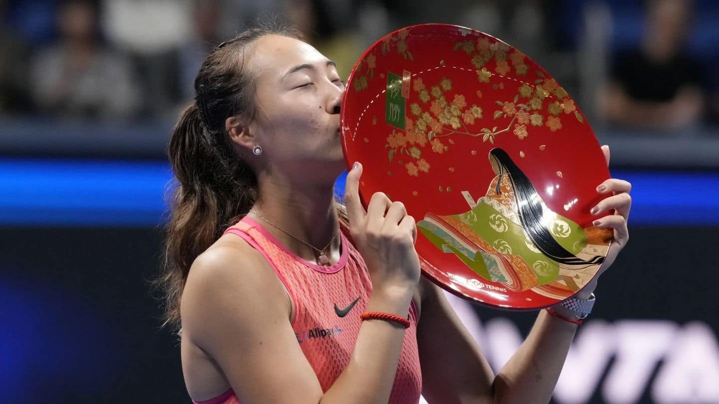 Qinwen Zheng defeats wild card Sophia Kenin to win in Tokyo and clinch WTA Finals berth