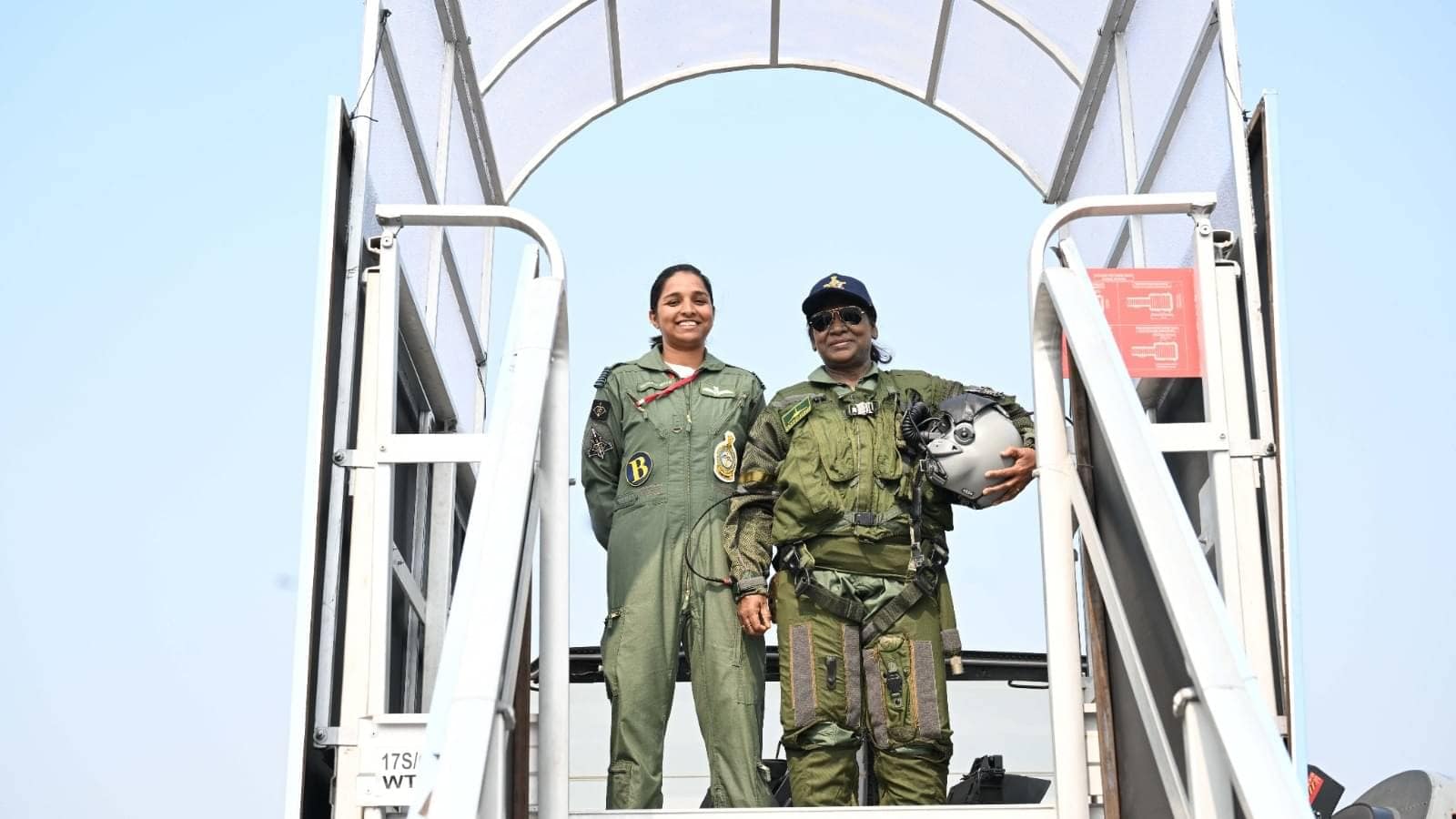 Fake Propaganda Busted: President Murmu Poses With Pilot Shivangi Singh Pak Claimed Was Captured In Op Sindoor