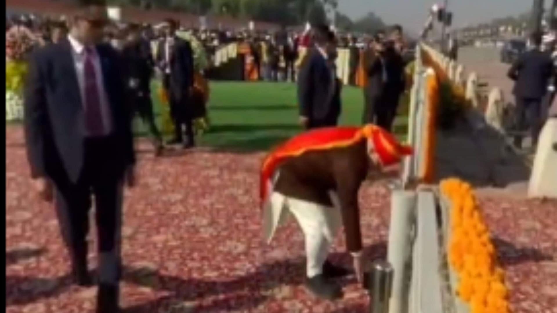 Always on Swachh Bharat Mission: PM Modi Picks Up Waste at Kartvya Path During R-Day Celebrations | VIDEO