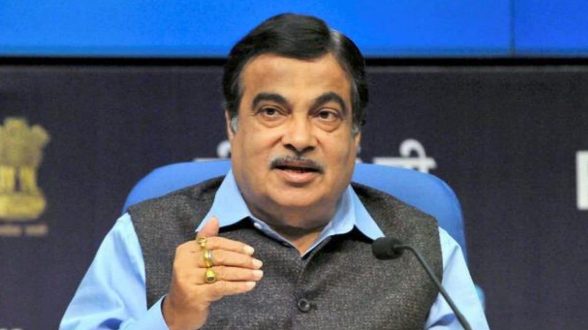 Poll Officials Inspect Nitin Gadkari’s Helicopter Amidst Row Over Uddhav Thackeray’s Bag Checking