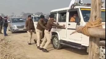 Video: Car in Nitish Kumar’s Convoy Gets Stuck In Bihar, Cops Provide Helping Hand