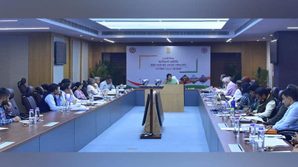 Labour Secretary Sumita Dawra Reviews Various Aspects of EPFO