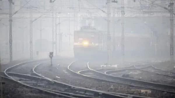 Dense Fog Engulfs Delhi-NCR; 45 Trains Delayed Due to Low Visibility