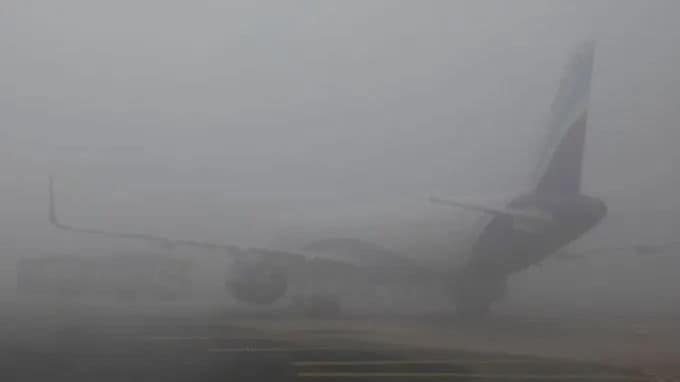 Thick Smog Blankets Delhi Amid Poor Air Quality; 7 Flights Diverted Due to Zero Visibility at IGI