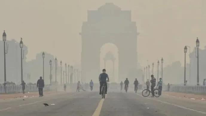Delhi Continues To Choke With ‘Very Poor’ Air Quality, AQI Crosses 350 Mark