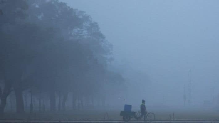 Dense Fog Engulfs Parts of Delhi-NCR, Several Flights Delayed | LIVE