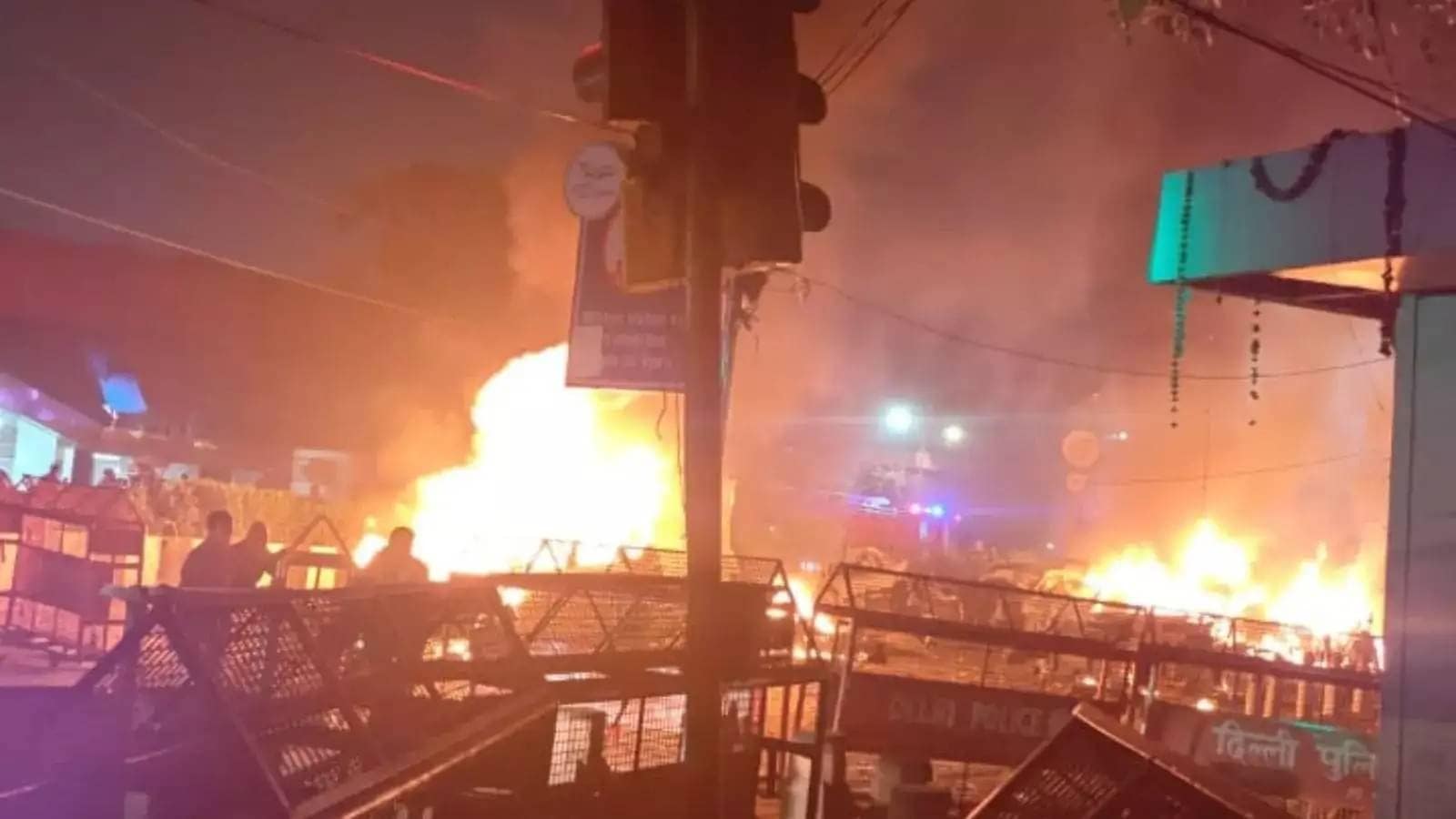 Headline: ‘7 PM, Hyundai i20, Subhash Marg Signal’: What We Know So Far About Delhi Chandni Chowk Explosion